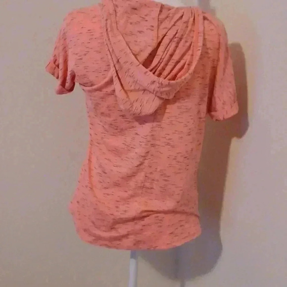 🍭Host Pick 🌺Pink top with kangaroo pocket and hoodie - Picture 7 of 9